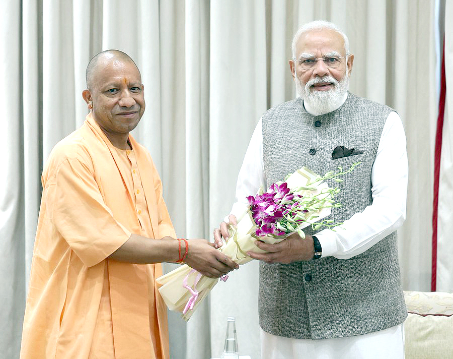 उत्तर प्रदेश के मुख्यमंत्री योगी आदित्यनाथ ने प्रधानमंत्री नरेंद्र मोदी से की शिष्टाचार भेंट.jpeg